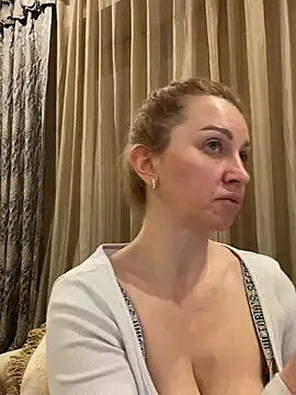 Amazoniiaa online show from 12, 2, 2025