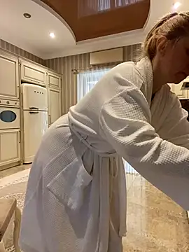 Amazoniiaa online show from 15, 2, 2025