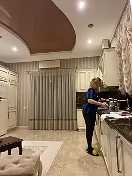 Amazoniiaa online show from 4, 3, 2025