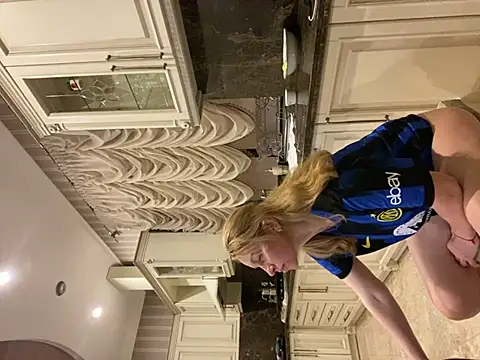 Amazoniiaa online show from 4, 3, 2025