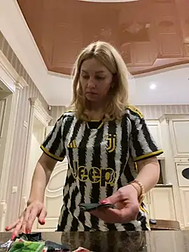 Amazoniiaa online show from 5, 3, 2025