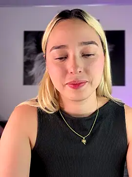 Snapshot of Irisweet_ chatting on 12, 9, 2025 Irisweet online show from 12, 9, 2025