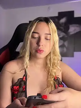 Snapshot of Irisweet_ chatting on 18, 9, 2025 Irisweet online show from 18, 9, 2025