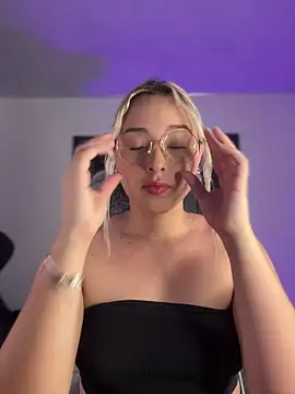 Snapshot of Irisweet_ chatting on 3, 12, 2025 Irisweet online show from 3, 12, 2025