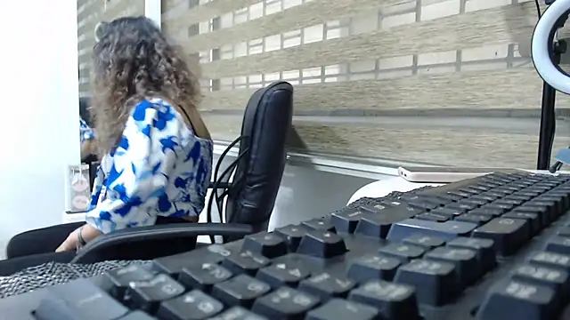 jesy hot online show from 17, 9, 2025