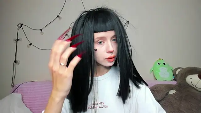 FlowerOfSin2001 online show from 20, 9, 2025