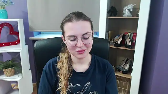 Zoey Erotic online show from 26, 2, 2025