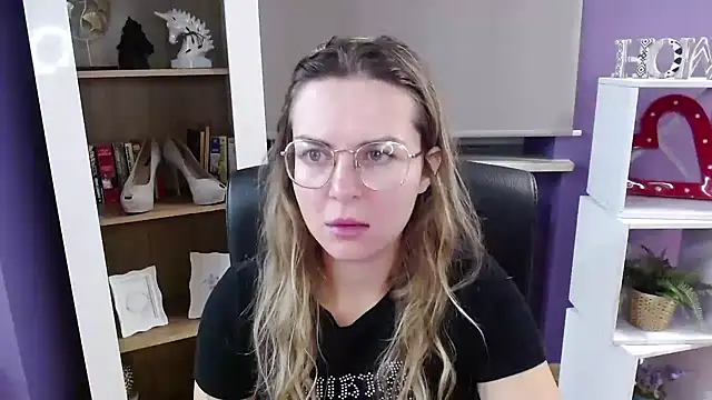 Zoey Erotic online show from 16, 10, 2025