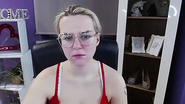 Zoey Erotic online show from 23, 2, 2026