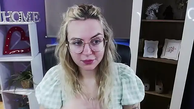 Zoey Erotic online show from 16, 3, 2026