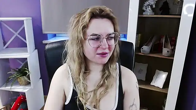 Zoey Erotic online show from 22, 4, 2026