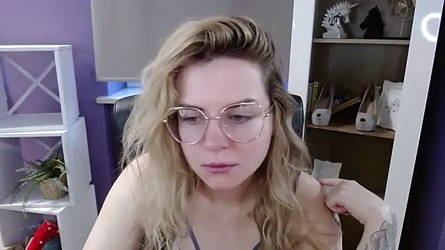 Zoey Erotic online show from 24, 4, 2026