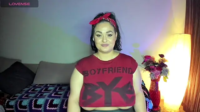 Snapshot of Laura_sinner chatting on 8, 3, 2025 Laura sinner online show from 8, 3, 2025