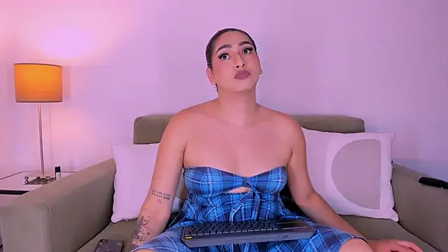 Snapshot of ISABELLASSMITH chatting on 19, 3, 2025 ISABELLASSMITH online show from 19, 3, 2025