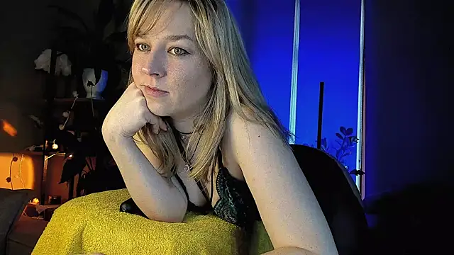 Snapshot of 5_in_one chatting on 18, 12, 2024 5 in one online show from 18, 12, 2024