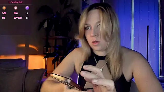 Snapshot of 5_in_one chatting on 18, 10, 2025 5 in one online show from 18, 10, 2025