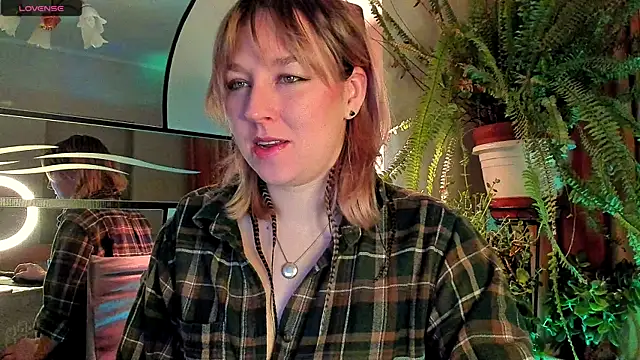 Snapshot of 5_in_one chatting on 8, 1, 2026 5 in one online show from 8, 1, 2026