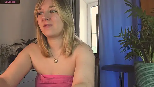 Snapshot of 5_in_one chatting on 14, 4, 2026 5 in one online show from 14, 4, 2026
