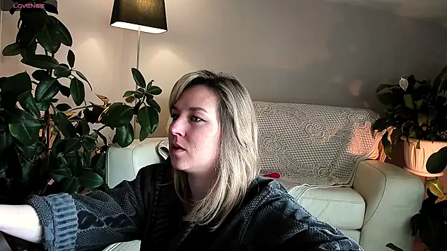Snapshot of 5_in_one chatting on 7, 5, 2026 5 in one online show from 7, 5, 2026
