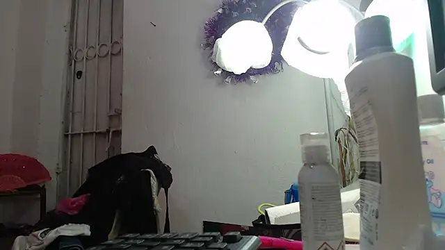 heyline milf online show from 23, 4, 2026