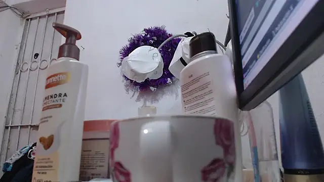 heyline milf online show from 26, 4, 2026