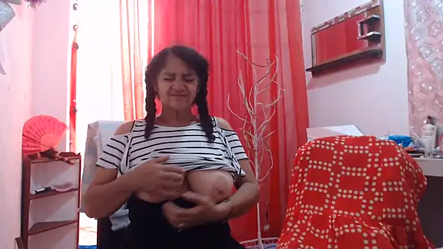 Snapshot of heyline_milf chatting on 8, 6, 2026 heyline milf online show from 8, 6, 2026