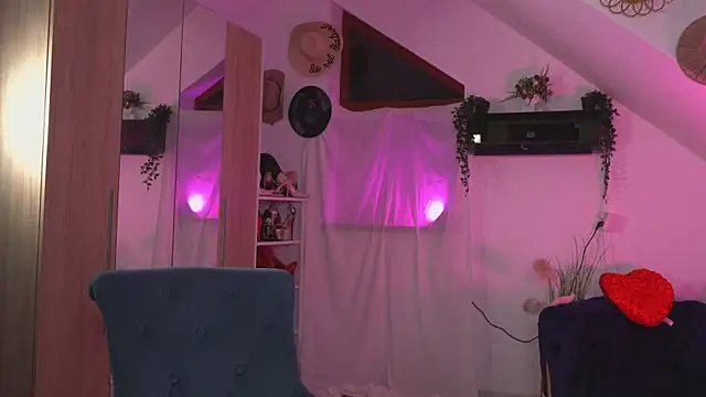 Amaliamour online show from 4, 10, 2025