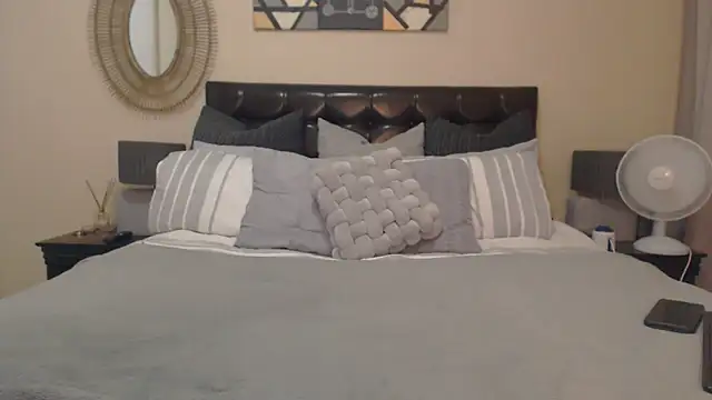 Creamyass22 online show from 28, 1, 2025