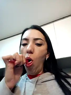 LunaZambrano online show from 25, 2, 2025