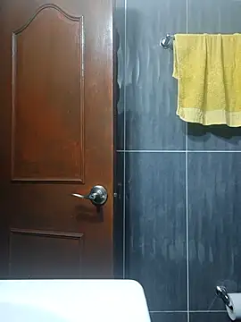 Snapshot of LunaZambrano chatting on 3, 7, 2026 LunaZambrano online show from 3, 7, 2026
