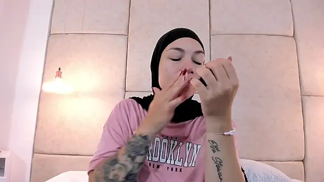 Snapshot of aisha_vs chatting on 3, 10, 2025 aisha vs online show from 3, 10, 2025