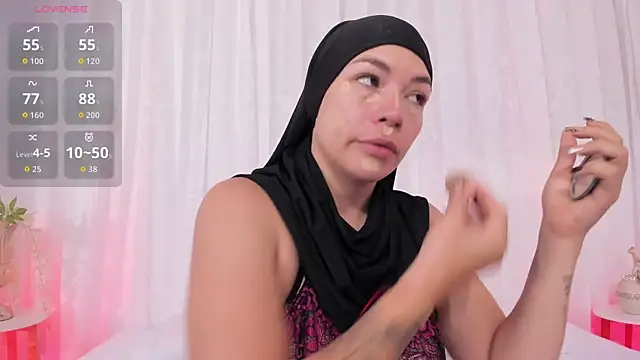 aisha vs online show from 25, 4, 2026