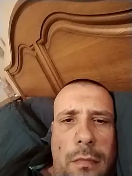 Snapshot of manubm03 chatting on 18, 10, 2025 manubm03 online show from 18, 10, 2025