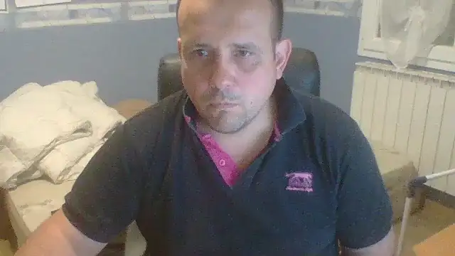 Snapshot of manubm03 chatting on 28, 10, 2025 manubm03 online show from 28, 10, 2025