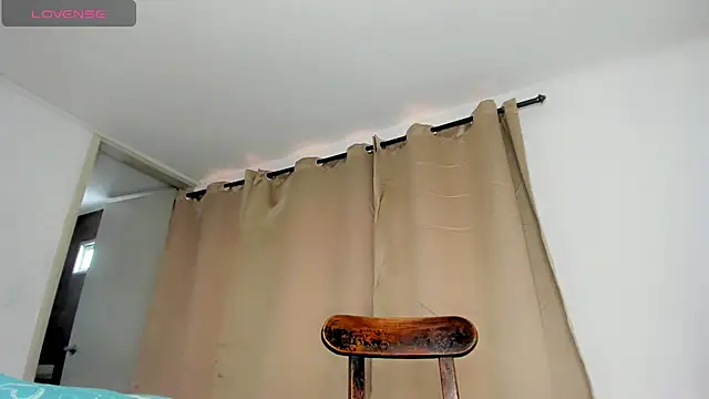 Genesis Sandoval online show from 27, 4, 2026