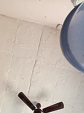 Shreya-Shetty09 online show from 5, 3, 2025