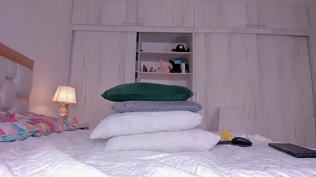 Snapshot of mia_hank chatting on 24, 1, 2025 mia hank online show from 24, 1, 2025