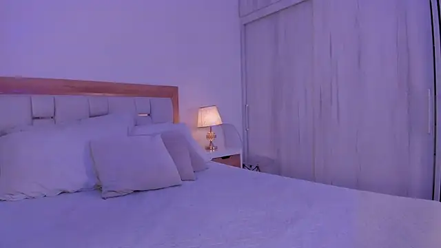 mia hank online show from 19, 12, 2025