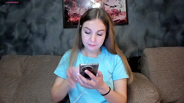 Snapshot of CassieMils chatting on 5, 11, 2025 CassieMils online show from 5, 11, 2025