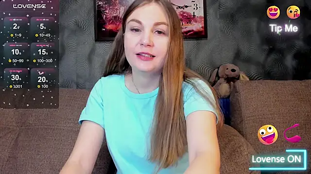 Snapshot of CassieMils chatting on 28, 11, 2025 CassieMils online show from 28, 11, 2025