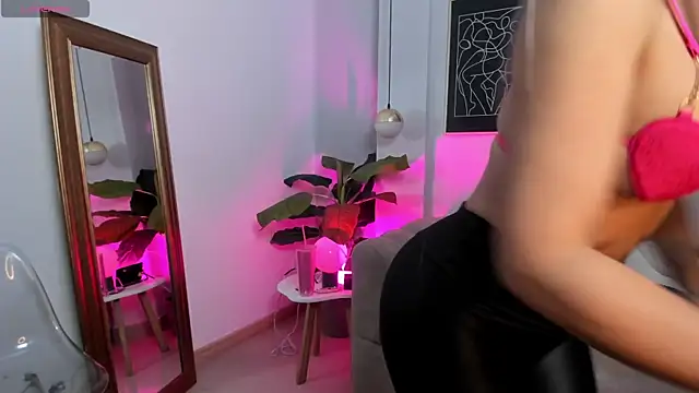  Nicoletteshea  online show from 11, 5, 2026