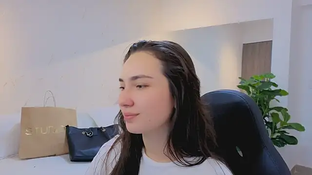 ava blue online show from 20, 4, 2026