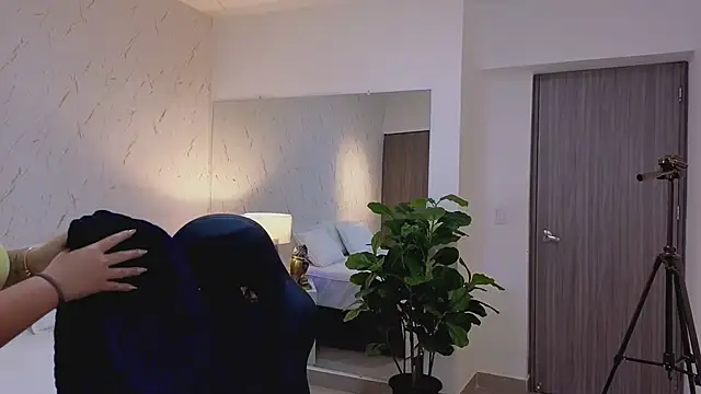 ava blue online show from 25, 4, 2026