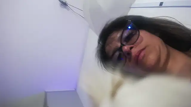 Snapshot of beauti_wild25 chatting on 6, 6, 2026 beauti wild25 online show from 6, 6, 2026
