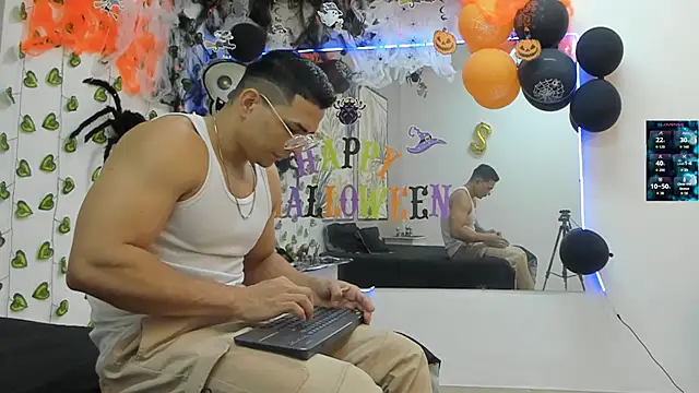 Snapshot of ChoreyTaiylor chatting on 16, 10, 2025 ChoreyTaiylor online show from 16, 10, 2025