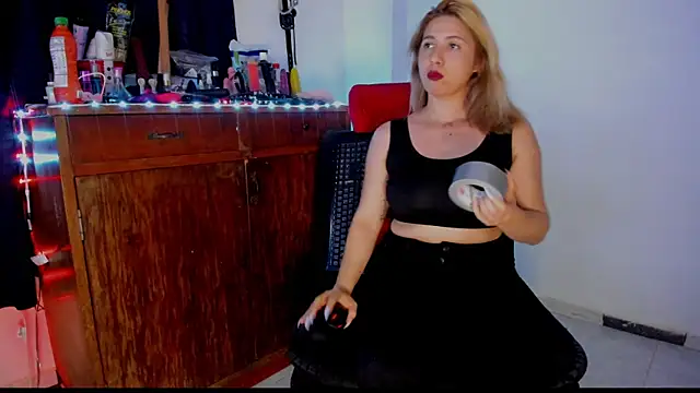 Snapshot of Liltildeman_moon chatting on 23, 7, 2026 Liltildeman moon online show from 23, 7, 2026