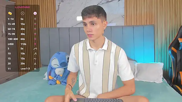 Snapshot of DustinLevine chatting on 24, 6, 2026 DustinLevine online show from 24, 6, 2026