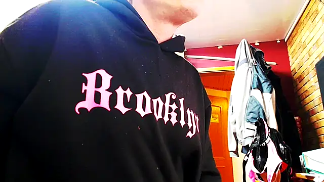 Snapshot of Fem-Boy40 chatting on 5, 4, 2026 Fem-Boy40 online show from 5, 4, 2026