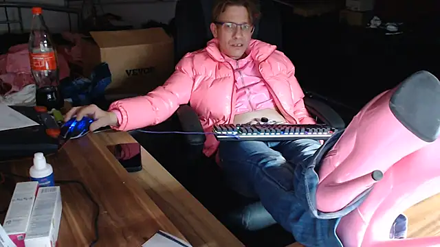Snapshot of Fem-Boy40 chatting on 8, 6, 2026 Fem-Boy40 online show from 8, 6, 2026