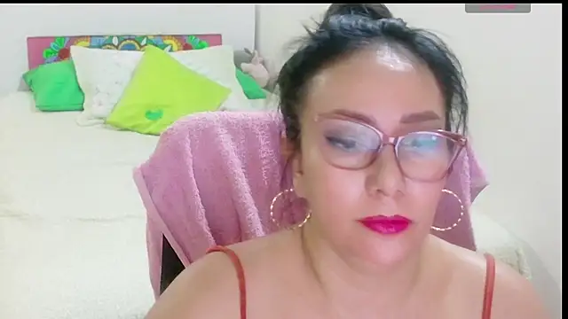 Snapshot of hottplay chatting on 16, 6, 2026 hottplay online show from 16, 6, 2026